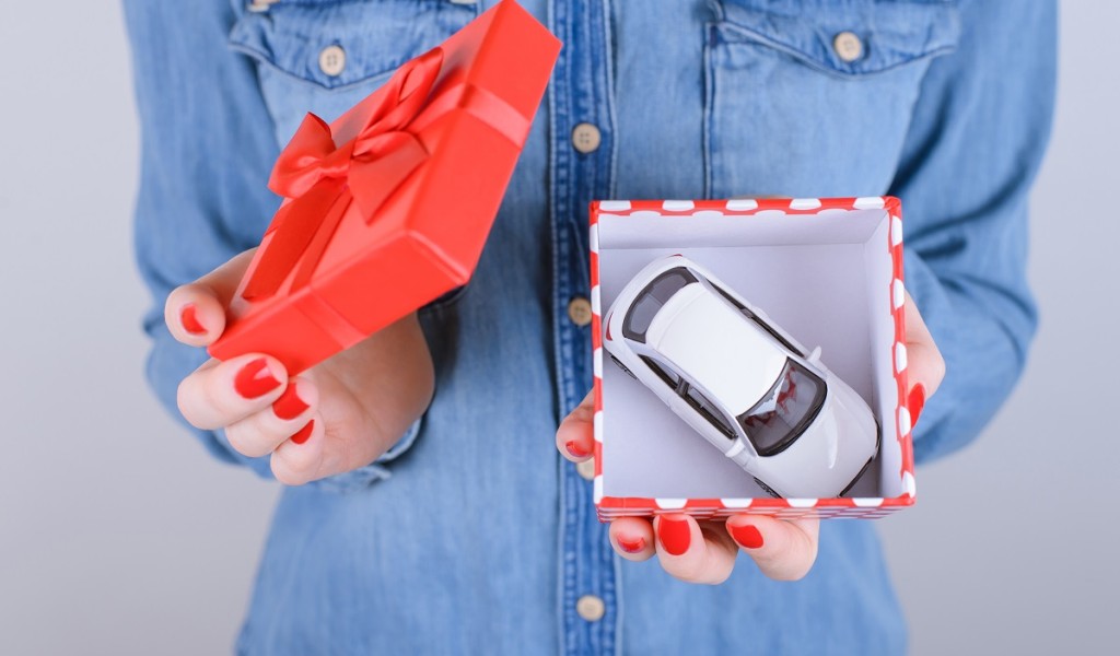 The best gifts for car lovers Right Reg