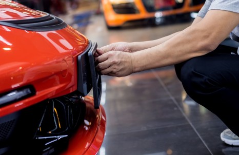 How can a number plate fail an MOT?