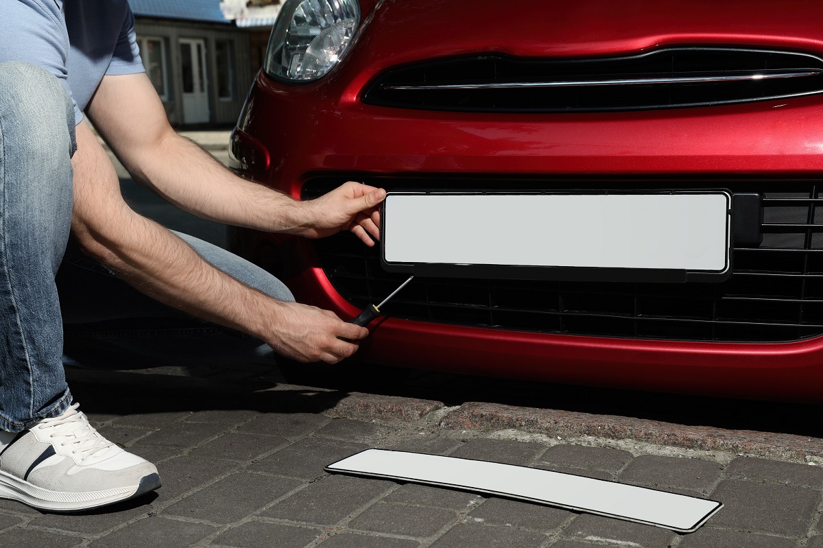 Getting a plate for a car sales